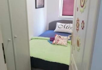 Dunja - Sajam has rooms with a private hot tub