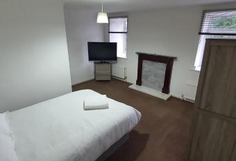 24hr SELF CHECK IN APARTMENT CENTRAL BARNSLEY allows 18 year olds to book a room