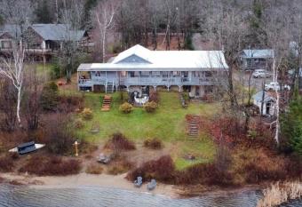 Le Lodge du lac has Balcony rooms