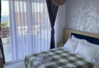 Stan-Pinjes 2 has Balcony rooms