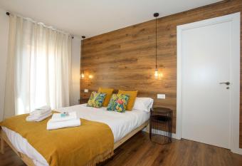 La Casona del Zoilo -La Olmeda- has Balcony rooms