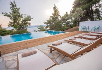 Allure Luxury Villas allows 18 year olds to book a room