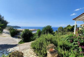 Syraino has Balcony rooms