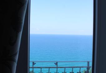 Ellysblue has Balcony rooms