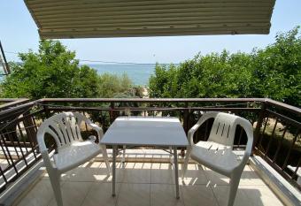 Kiparisiou Studios has Balcony rooms