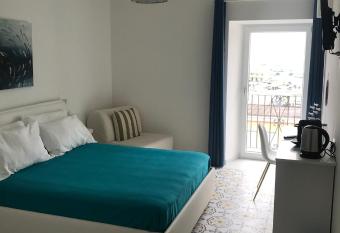 Sogno Rooms - Stanze private vista porto, nel cuore del Borgo has Balcony rooms