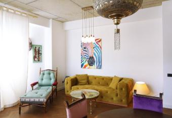 HousArt Plaza Apartment 20 allows 18 year olds to book a room