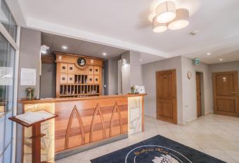 Mathias Rex allows 18 year olds to book a room