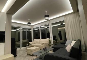 Kapsalakis Penthouse has rooms with a private hot tub