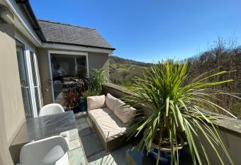 The Grange Matlock Bath has rooms with a private hot tub