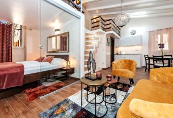 VILLA ANDREJA - Deluxe Apartments allows 18 year olds to book a room
