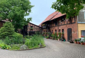 Ferienwohnung Silstedt allows 18 year olds to book a room