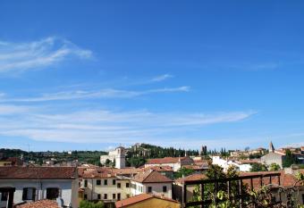 ANGIE S VIEW CITY APARTMENT has Balcony rooms