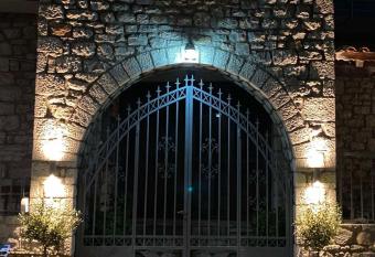 Kokkala Guestrooms has Balcony rooms