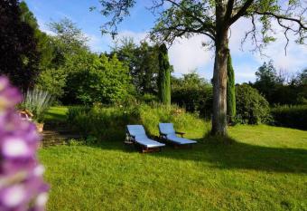 Gr  ne Wohlf  hloase mit einmaliger Aussicht allows 18 year olds to book a room