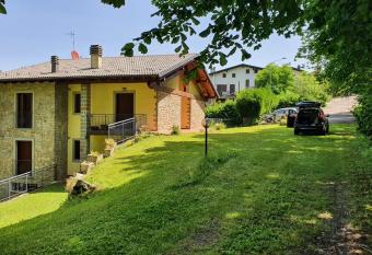 Villa Natale has Balcony rooms