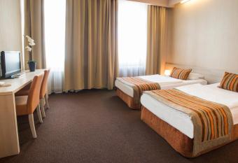 Star City Hotel allows 18 year olds to book a room