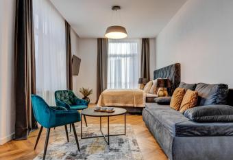 Hotel Central Park allows 18 year olds to book a room