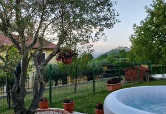 Teta San has Balcony rooms