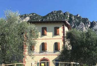 Chicco di Senape allows 18 year olds to book a room