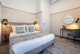 MR67 Mayera Rapaporta allows 18 year olds to book a room