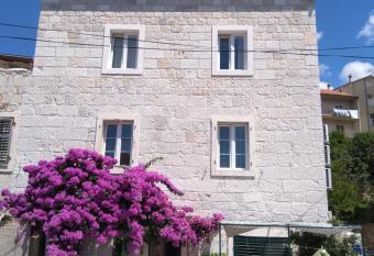 Apartman B&M2 allows 18 year olds to book a room