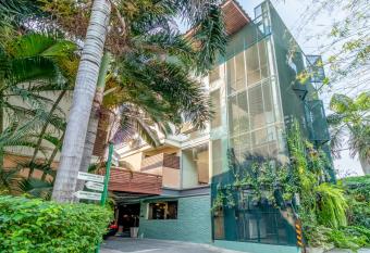 The Palm Hotel has Balcony rooms