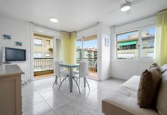Hauzify I Apartament Estrella has Balcony rooms