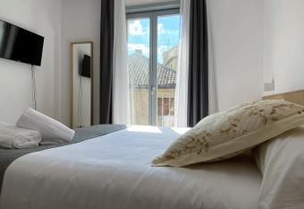 Barrio Rey has Balcony rooms