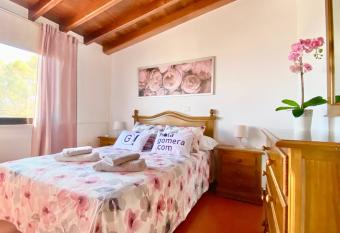   tico Los Girasoles de La Gallega has Balcony rooms