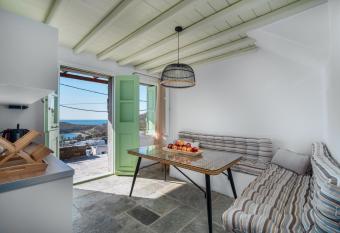 SERIFOS BELLA VISTA 1 allows 18 year olds to book a room