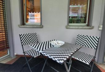 Jung Apartment allows 18 year olds to book a room