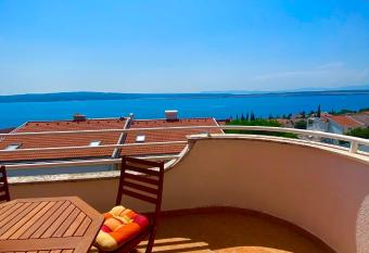 Apartment Prilaz Obali has Balcony rooms