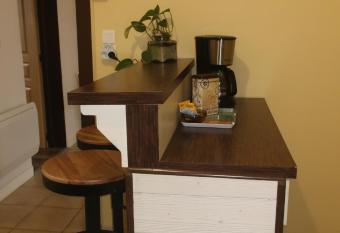 C  t   lac has Balcony rooms