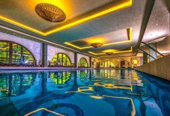 Budapest Airport Hotel St  ci   Wellness & Konferencia has Balcony rooms