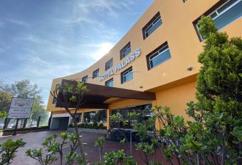 Hotel Palass allows 18 year olds to book a room