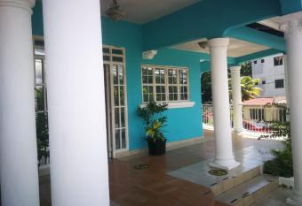 Hostal familiar Villa Nome has Balcony rooms