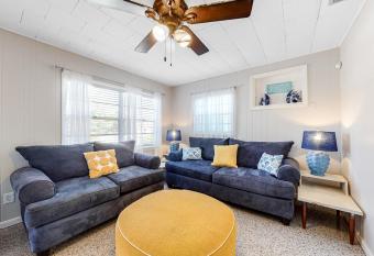 Sunnyside Beach House and Studio has Balcony rooms