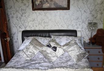 Quaint & Quirky Old House Colchester Town Centre has Balcony rooms