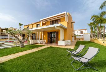 Lo Scorcio Sullo Stagnone has Balcony rooms