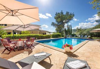 Villa Jacelia has Balcony rooms