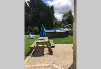 La petite Brainoise - G  te avec salle jacuzzi 120 jets has Balcony rooms