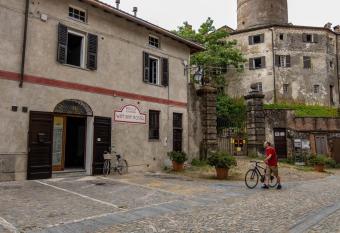 WineBikeHostel has Balcony rooms