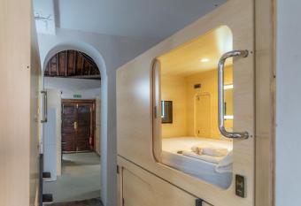 HosteLit, Capsule Hostel allows 18 year olds to book a room