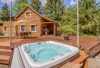 Creek Haven has Balcony rooms