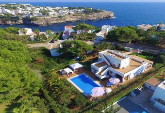 Luna has Smoking rooms