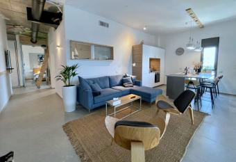 Yamba                      -                                  has Balcony rooms