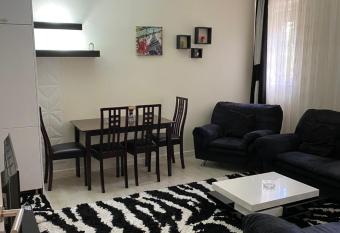 D&D Apartment Prishtina has rooms with a private hot tub