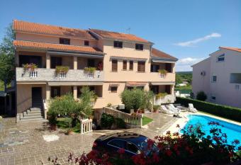 Apartments Popovi   has Balcony rooms