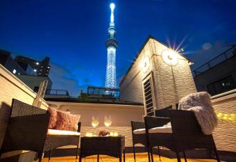 Skytree view Oshiage has rooms with a private hot tub